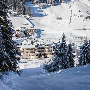 Schlosshof Hotel