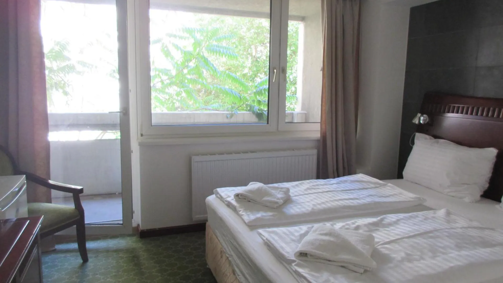 Hotel Attache L Contactless Check-In Wien