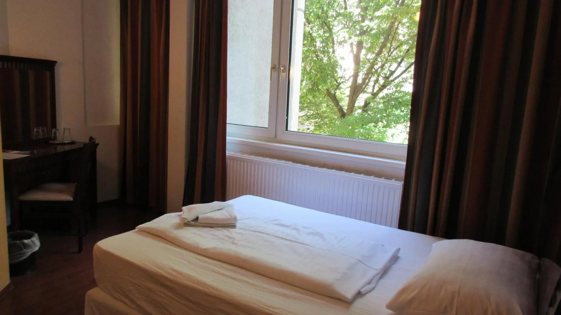Hotel Attache L Contactless Check-In Wien