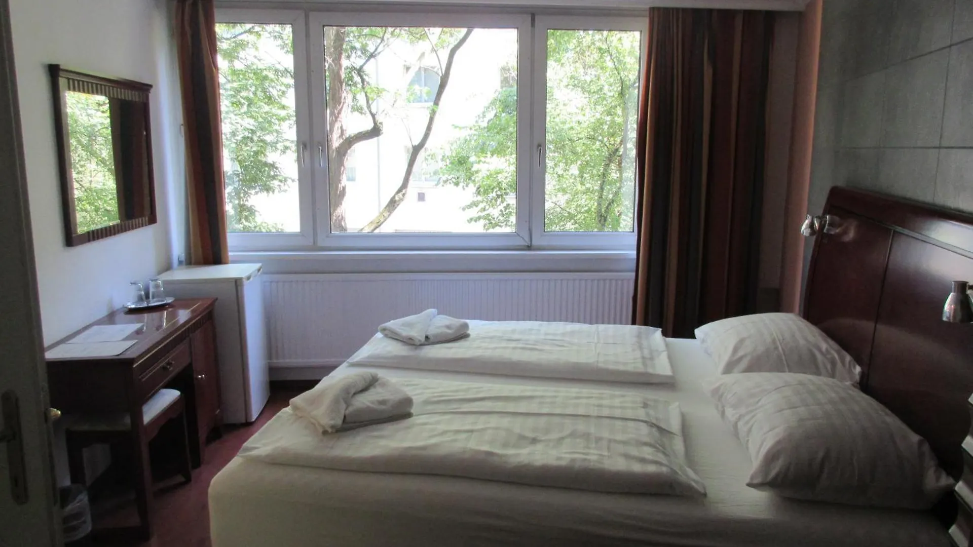 Hotel Attache L Contactless Check-In Wien 3*,