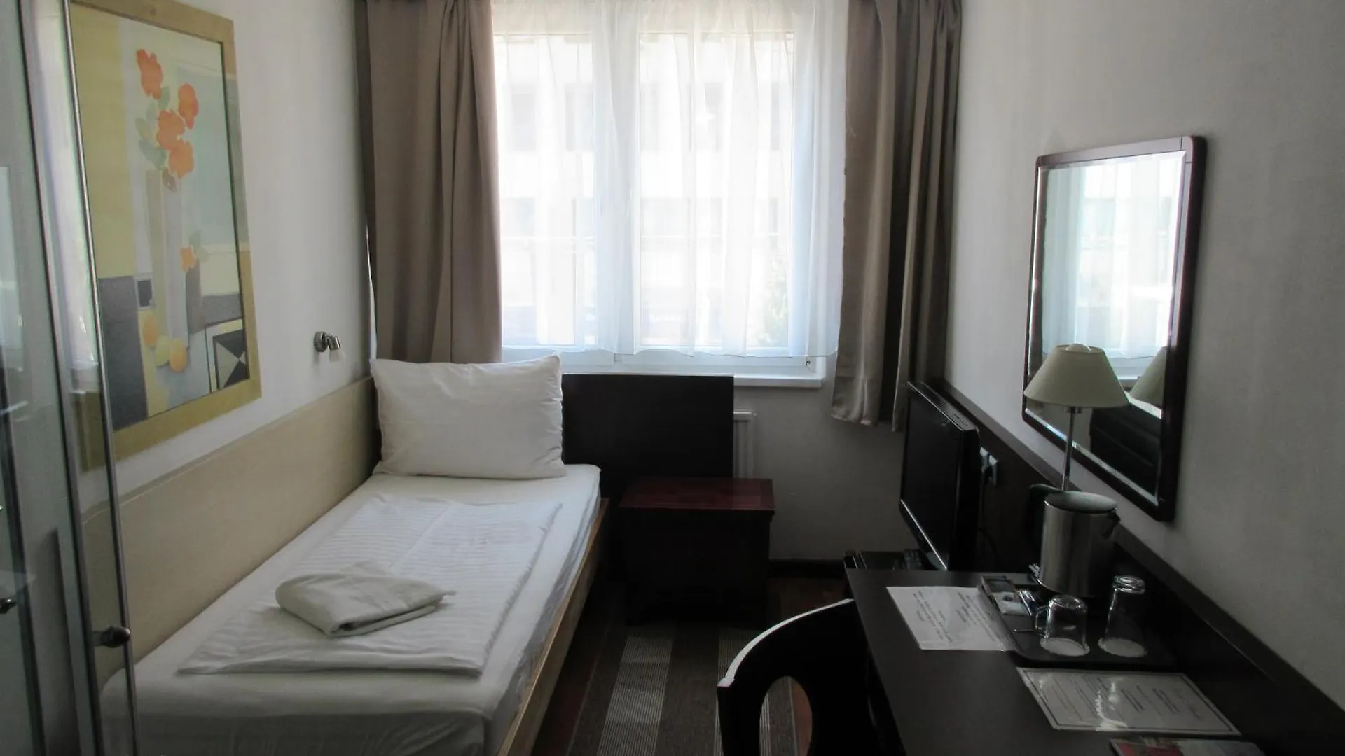 Hotel Attache L Contactless Check-In Wien