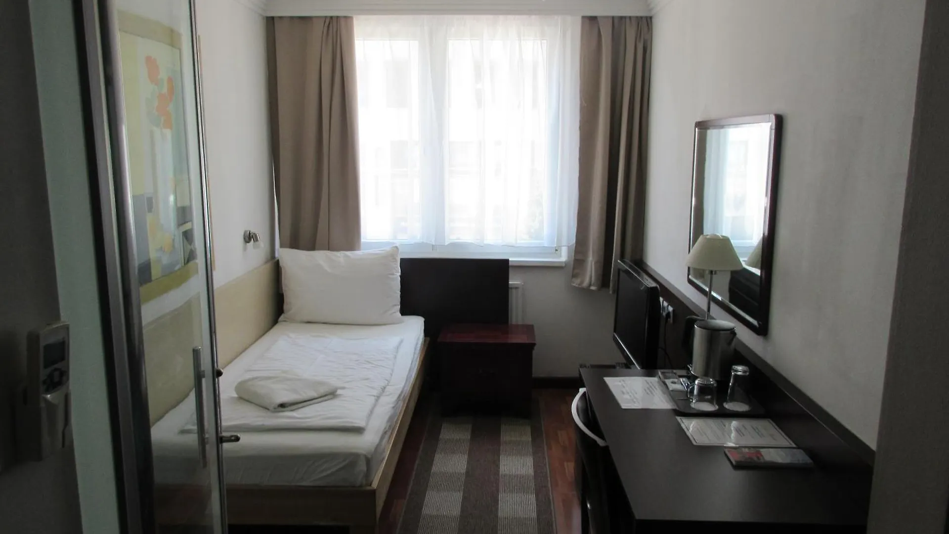 Hotel Attache L Contactless Check-In Wien