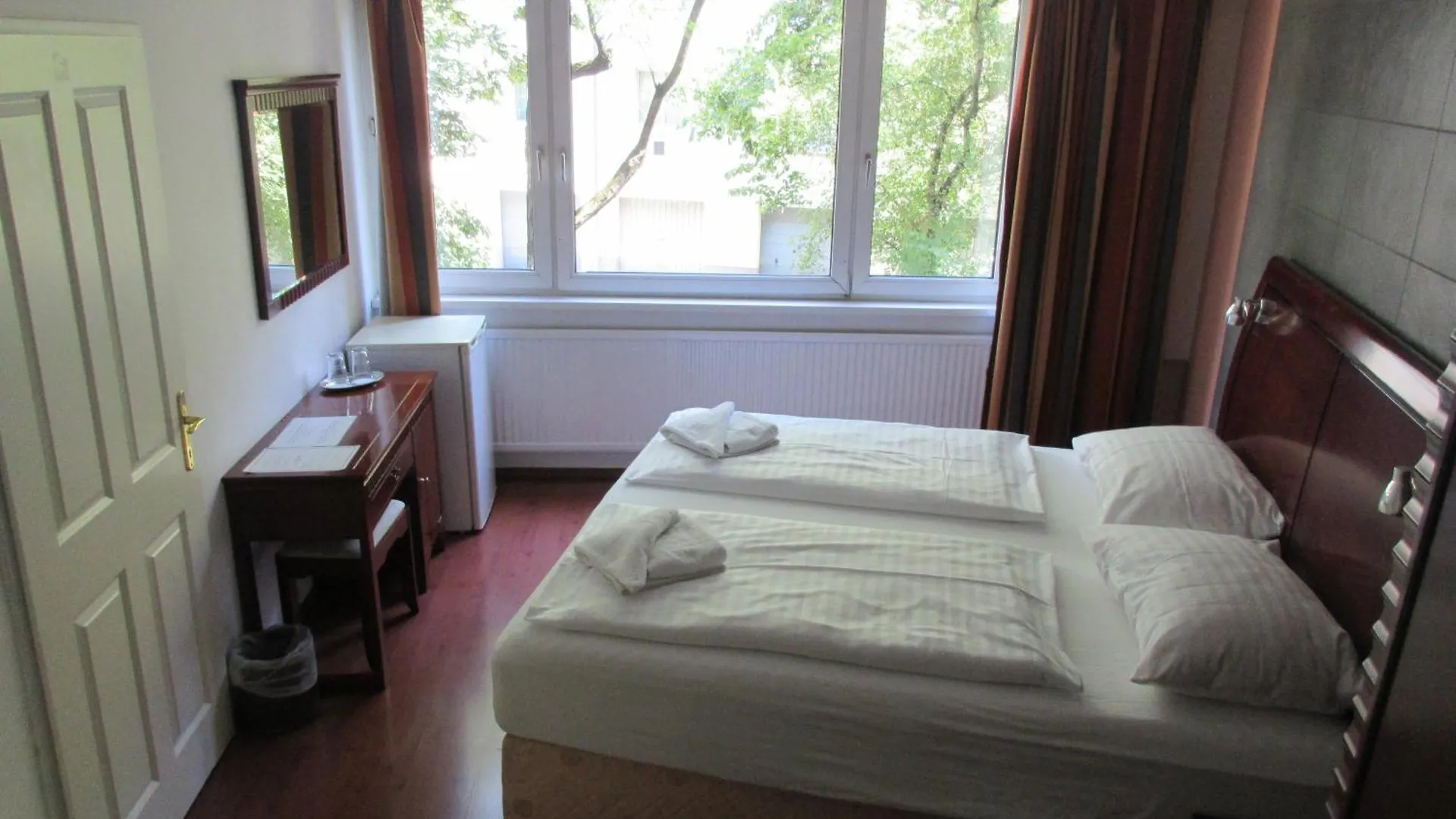 Hotel Attache L Contactless Check-In Wien