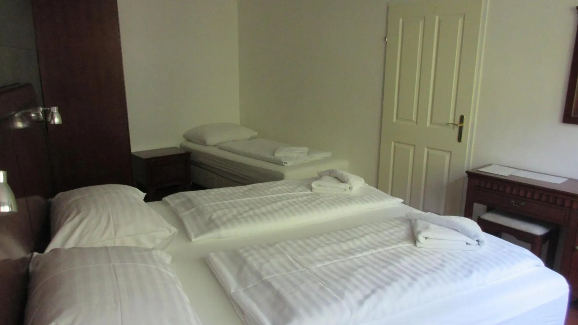 Hotel Attache L Contactless Check-In Wien 3*,