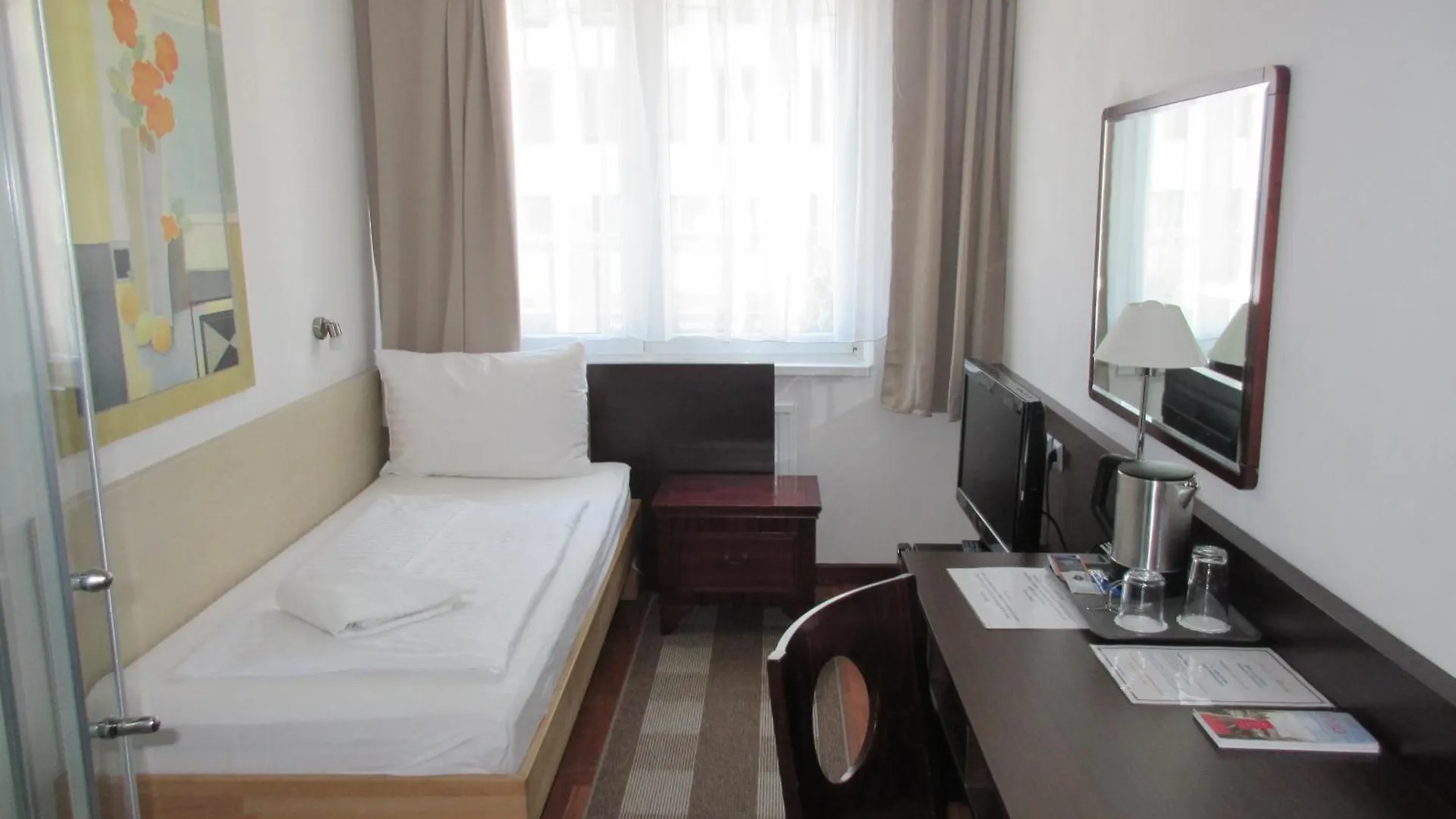 Hotel Attache L Contactless Check-In Wien