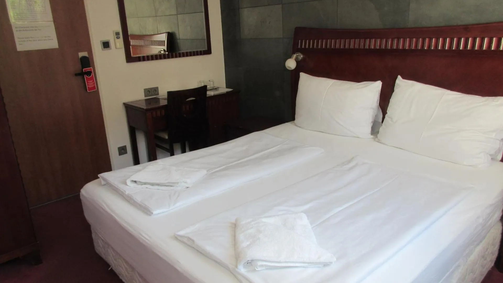 Hotel Attache L Contactless Check-In Vienna Austria