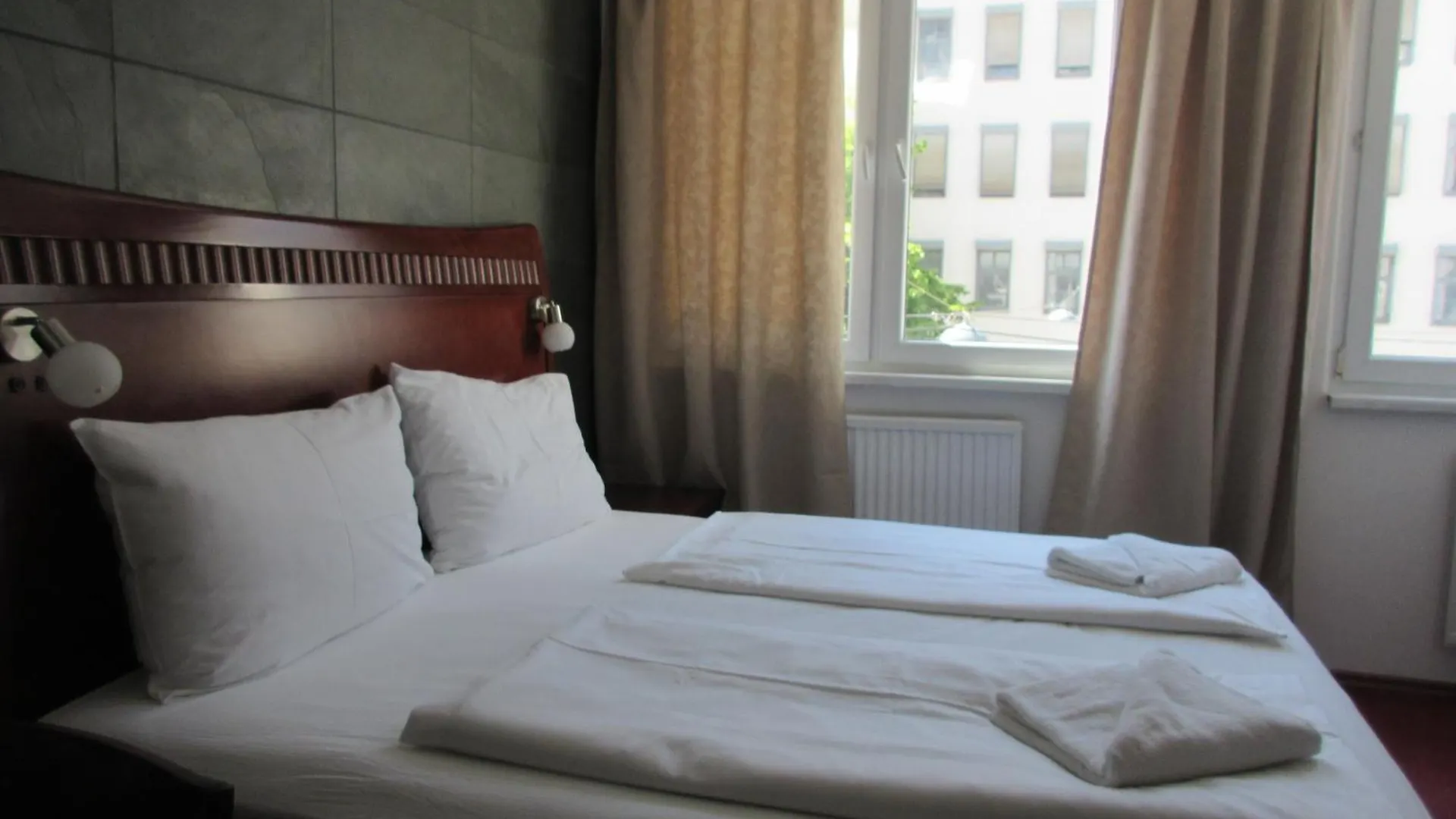 ***  Hotel Attache L Contactless Check-In Wien Østrig