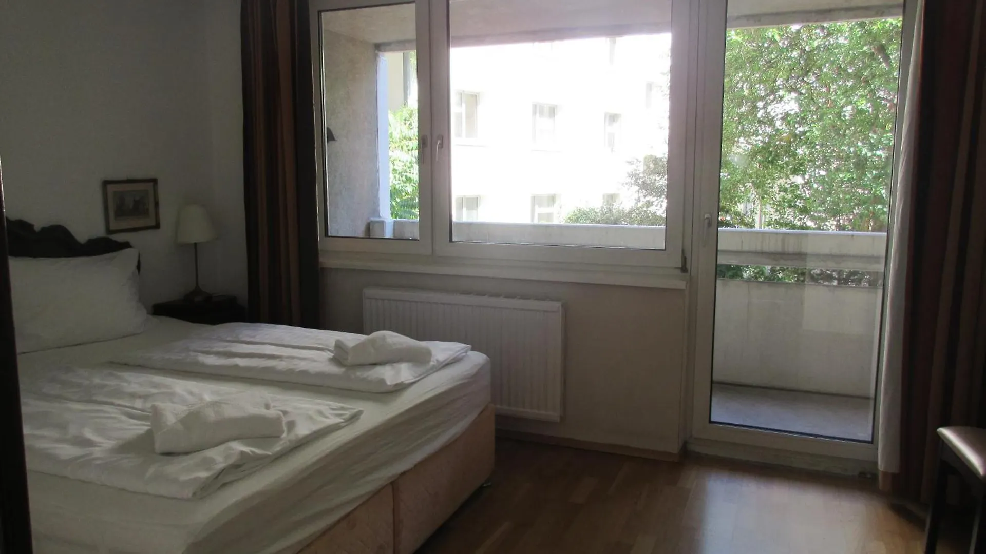 Hotel Attache L Contactless Check-In Wien