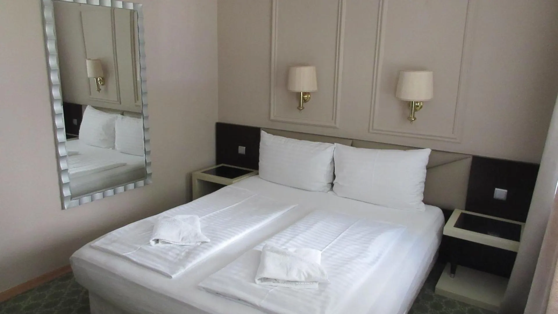 Hotel Attache L Contactless Check-In Wien