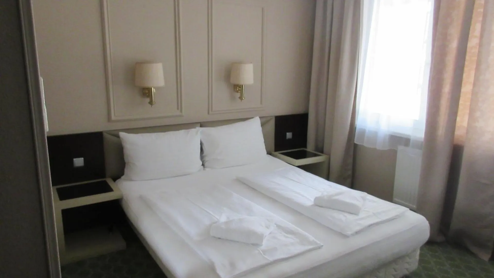 Hotel Attache L Contactless Check-In Wien