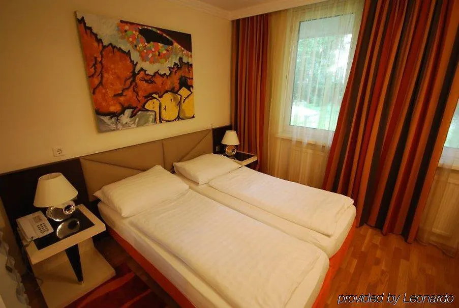 Hotel Attache L Contactless Check-In Vienna Austria