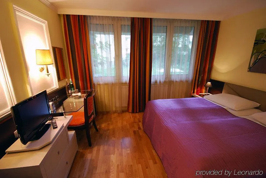 Hotel Attache L Contactless Check-In Vienna