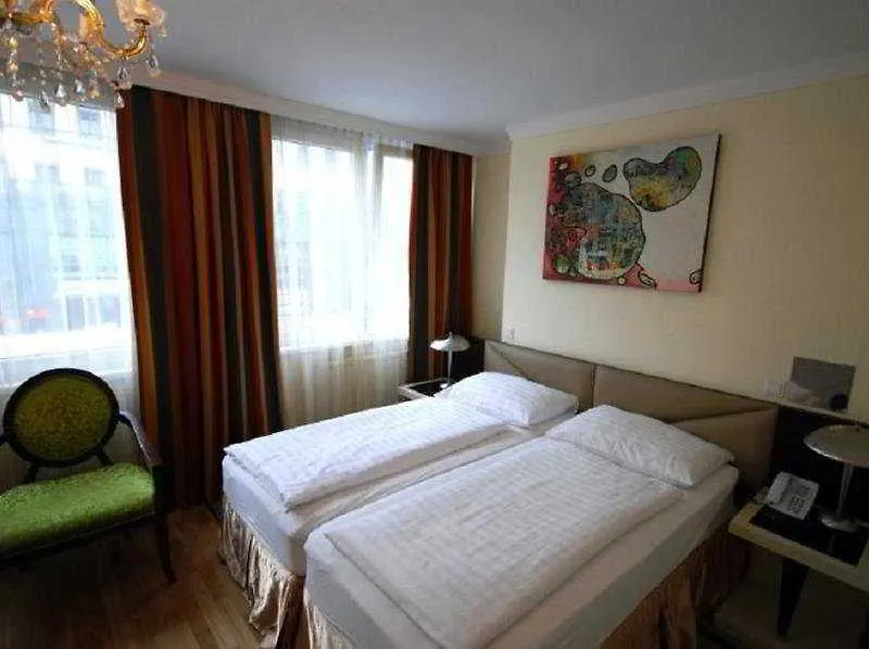 Hotel Attache L Contactless Check-In Vienna Austria