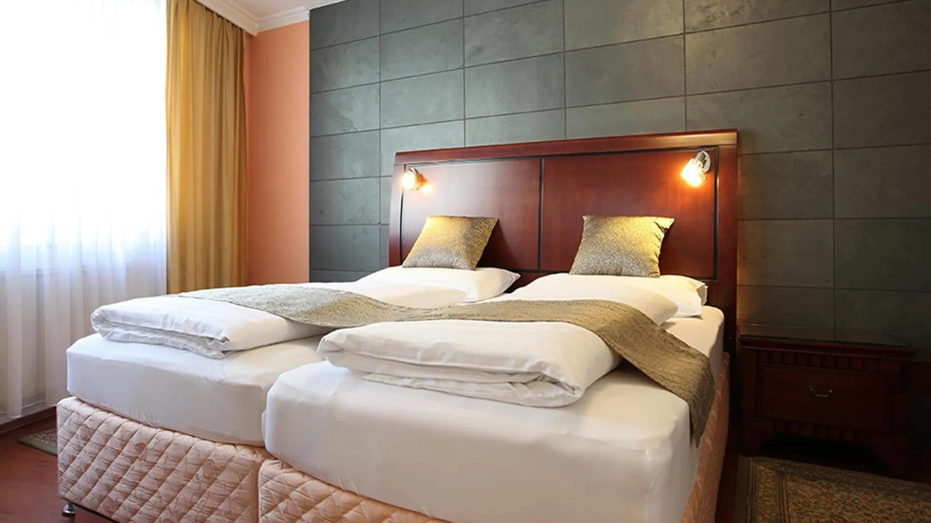 Hotel Attache L Contactless Check-In Vienna 3*,